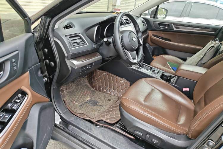 Used Subaru Outback 2018 2.5i Luxury Navigation Edition with EyeSight Interior 3