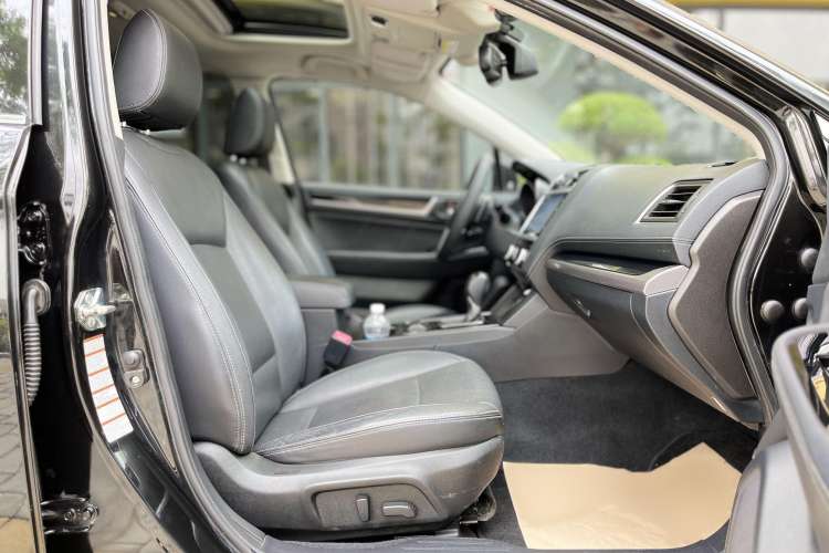Used Subaru Outback 2018 2.5i Sport Navigation Edition with EyeSight Right Front Seat