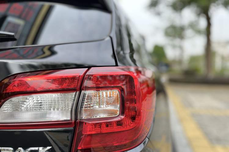 Used Subaru Outback 2018 2.5i Sport Navigation Edition with EyeSight Right Rear Taillight