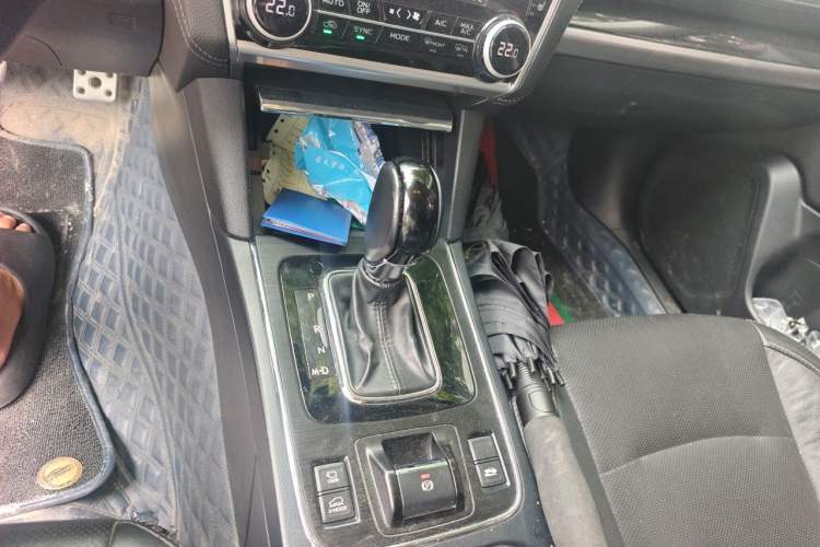 Used Subaru Outback 2018 2.5i Sport Navigation Edition with EyeSight Gear Lever