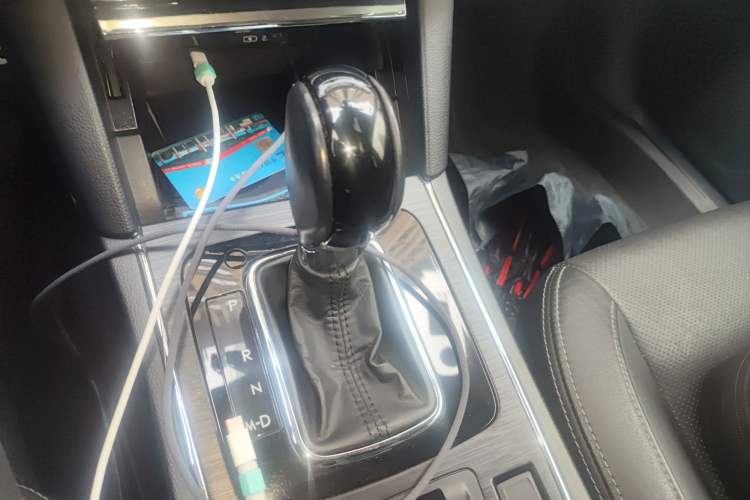 Used Subaru Outback 2018 2.5i Sport Navigation Edition with EyeSight Gear Lever