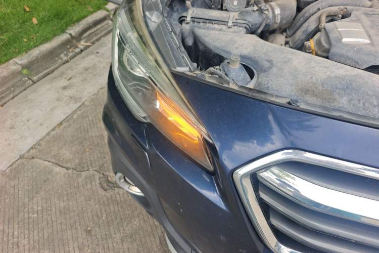 Used Subaru Outback 2018 2.5i Sport Navigation Edition with EyeSight Right Front Headlight