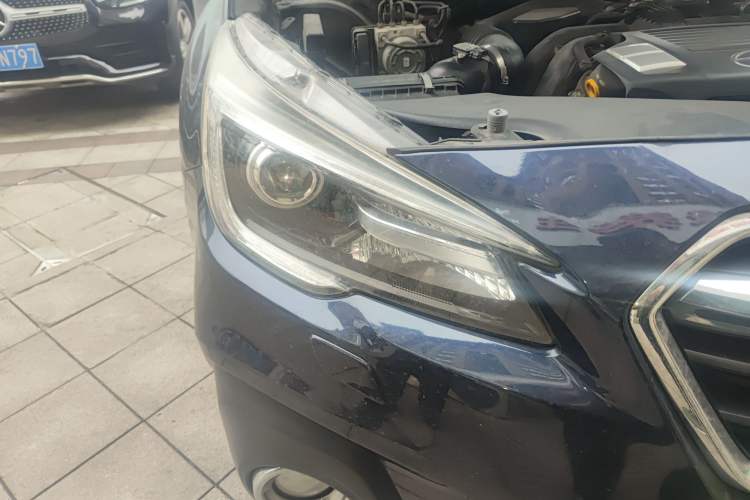 Used Subaru Outback 2018 2.5i Sport Navigation Edition with EyeSight Right Front Headlight