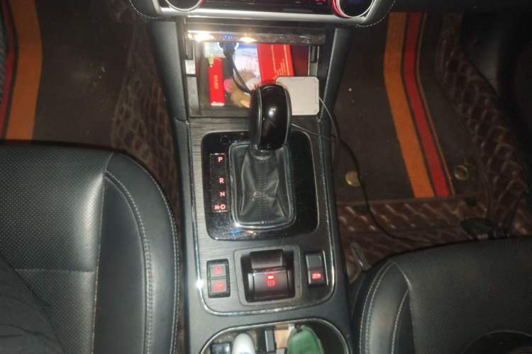 Used Subaru Outback 2018 2.5i Sport Navigation Edition with EyeSight Gear Lever