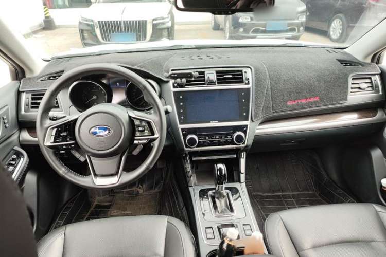Used Subaru Outback 2018 2.5i Luxury Navigation Edition with EyeSight Interior 1