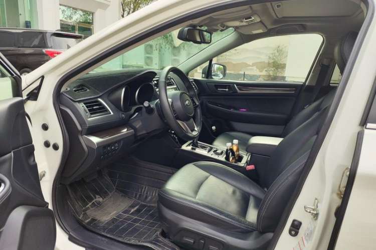 Used Subaru Outback 2018 2.5i Luxury Navigation Edition with EyeSight Interior 2