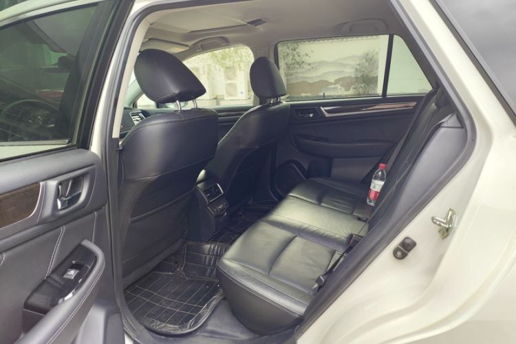Used Subaru Outback 2018 2.5i Luxury Navigation Edition with EyeSight Interior 3