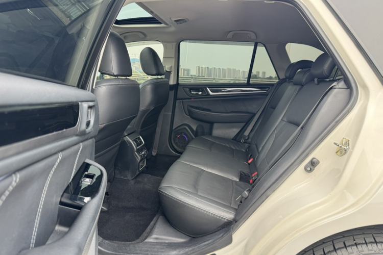 Used Subaru Outback 2018 2.5i Sport Navigation Edition with EyeSight Interior 4