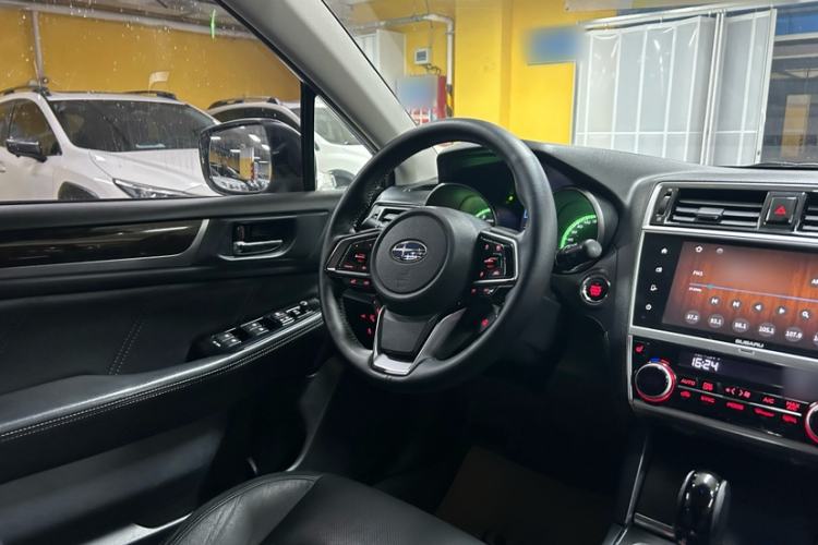 Used Subaru Outback 2018 2.5i Luxury Navigation Edition with EyeSight Interior 5