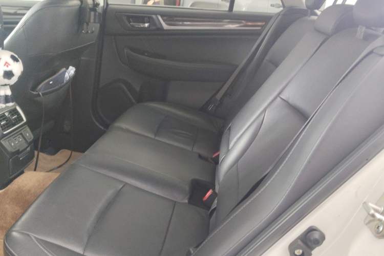 Used Subaru Outback 2018 2.5i Luxury Navigation Edition with EyeSight Left Rear Seat