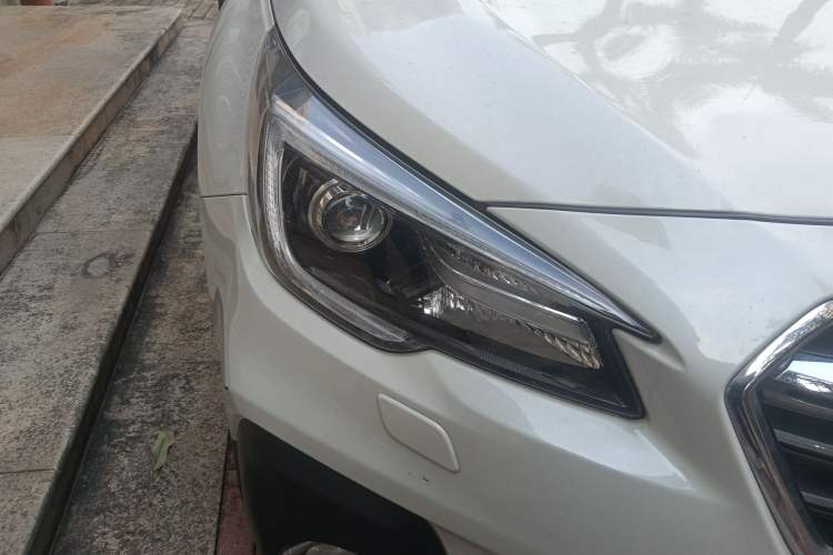 Used Subaru Outback 2018 2.5i Sport Navigation Edition with EyeSight Right Front Headlight