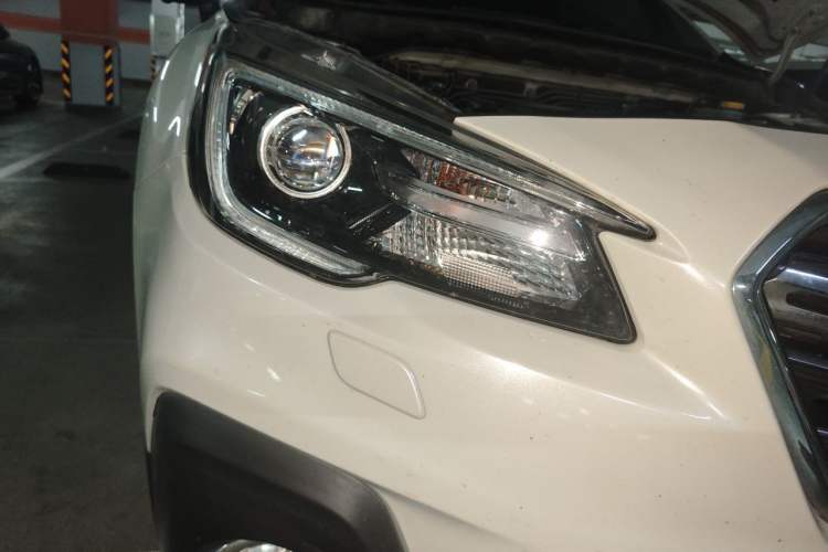 Used Subaru Outback 2018 2.5i Sport Navigation Edition with EyeSight Right Front Headlight
