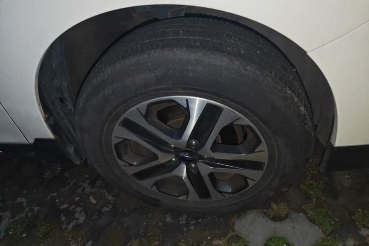 Used Subaru Outback 2018 2.5i Luxury Navigation Edition with EyeSight Right Front Wheel Hub