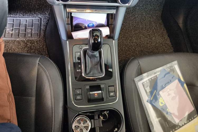 Used Subaru Outback 2018 2.5i Sport Navigation Edition with EyeSight Gear Lever