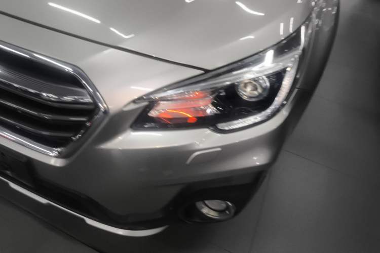 Used Subaru Outback 2018 2.5i Sport Navigation Edition with EyeSight Left Front Headlight
