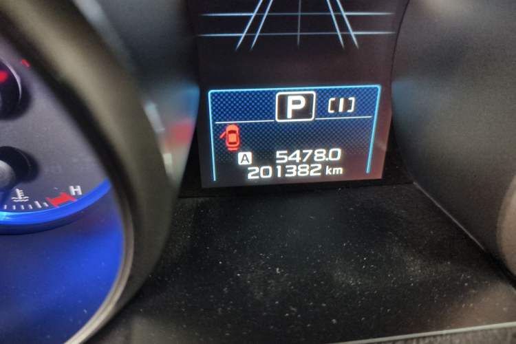 Used Subaru Outback 2018 2.5i Sport Navigation Edition with EyeSight Odometer Close Up