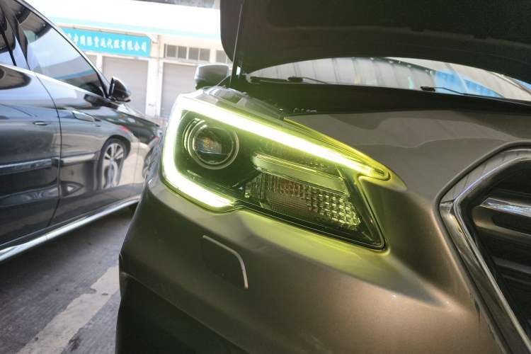 Used Subaru Outback 2018 2.5i Sport Navigation Edition with EyeSight Right Front Headlight