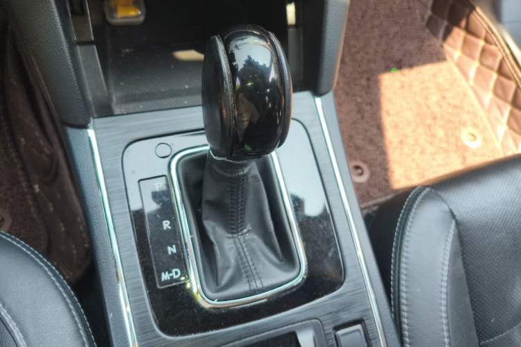 Used Subaru Outback 2019 2.5i Sport Navigation Edition with EyeSight Gear Lever