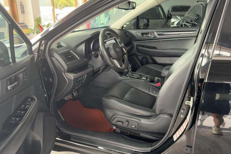 Used Subaru Outback 2019 2.5i Sport Navigation Edition with EyeSight Interior 2