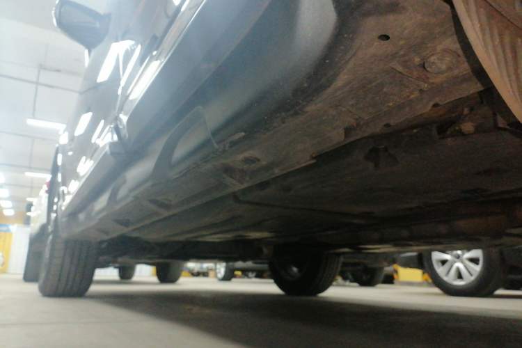 Used Subaru Outback 2019 2.5i Sport Navigation Edition with EyeSight Left Side Sill