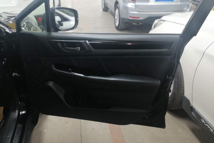 Used Subaru Outback 2019 2.5i Sport Navigation Edition with EyeSight Right Front Door Interior