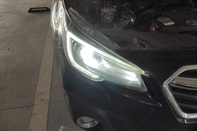 Used Subaru Outback 2019 2.5i Sport Navigation Edition with EyeSight Right Front Headlight