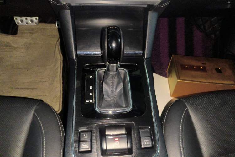 Used Subaru Outback 2019 2.5i Sport Navigation Edition with EyeSight Gear Lever
