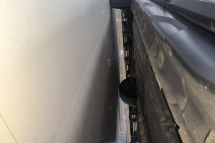 Used Subaru Outback 2019 2.5i Sport Navigation Edition with EyeSight Left Side Sill