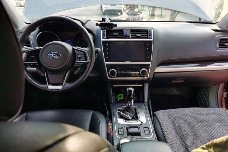 Used Subaru Outback 2019 2.5i Luxury Navigation Edition Center Console