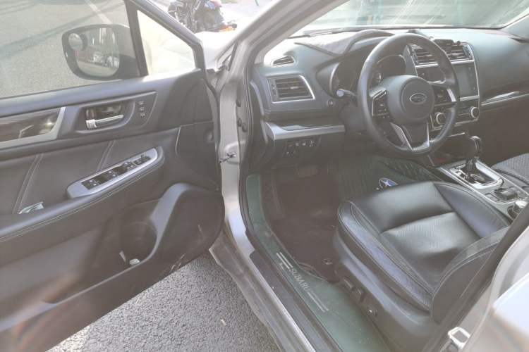 Used Subaru Outback 2019 2.5i Luxury Navigation Edition Driver Seat