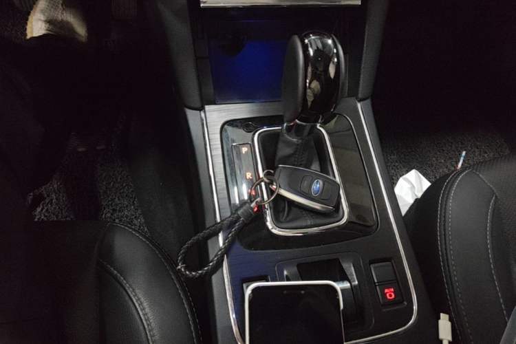 Used Subaru Outback 2019 2.5i Luxury Navigation Edition with EyeSight Gear Lever