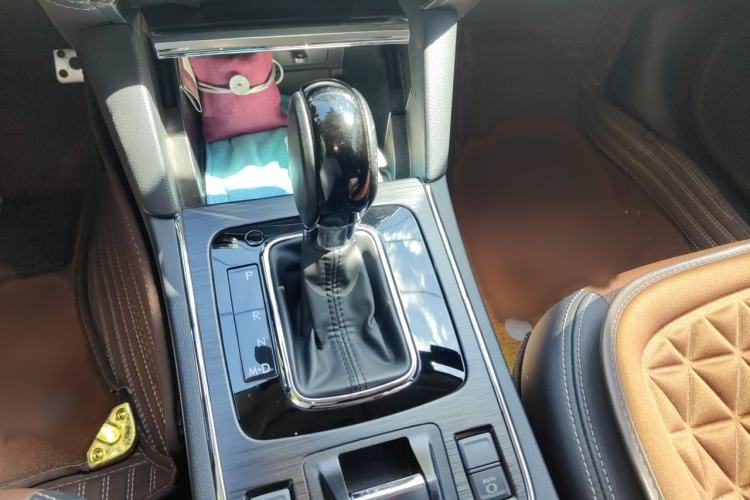 Used Subaru Outback 2019 2.5i Sport Navigation Edition with EyeSight Gear Lever