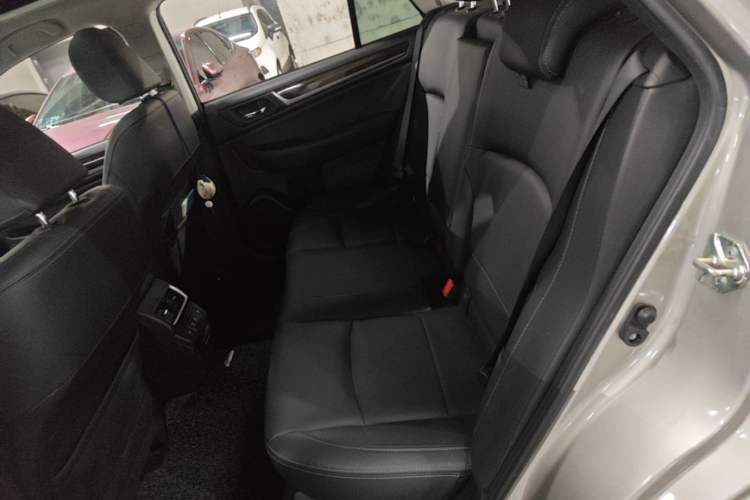 Used Subaru Outback 2019 2.5i Luxury Navigation Edition with EyeSight Left Rear Seat