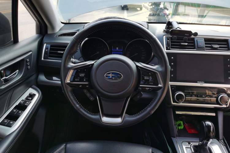 Used Subaru Outback 2019 2.5i Luxury Navigation Edition Steering Wheel