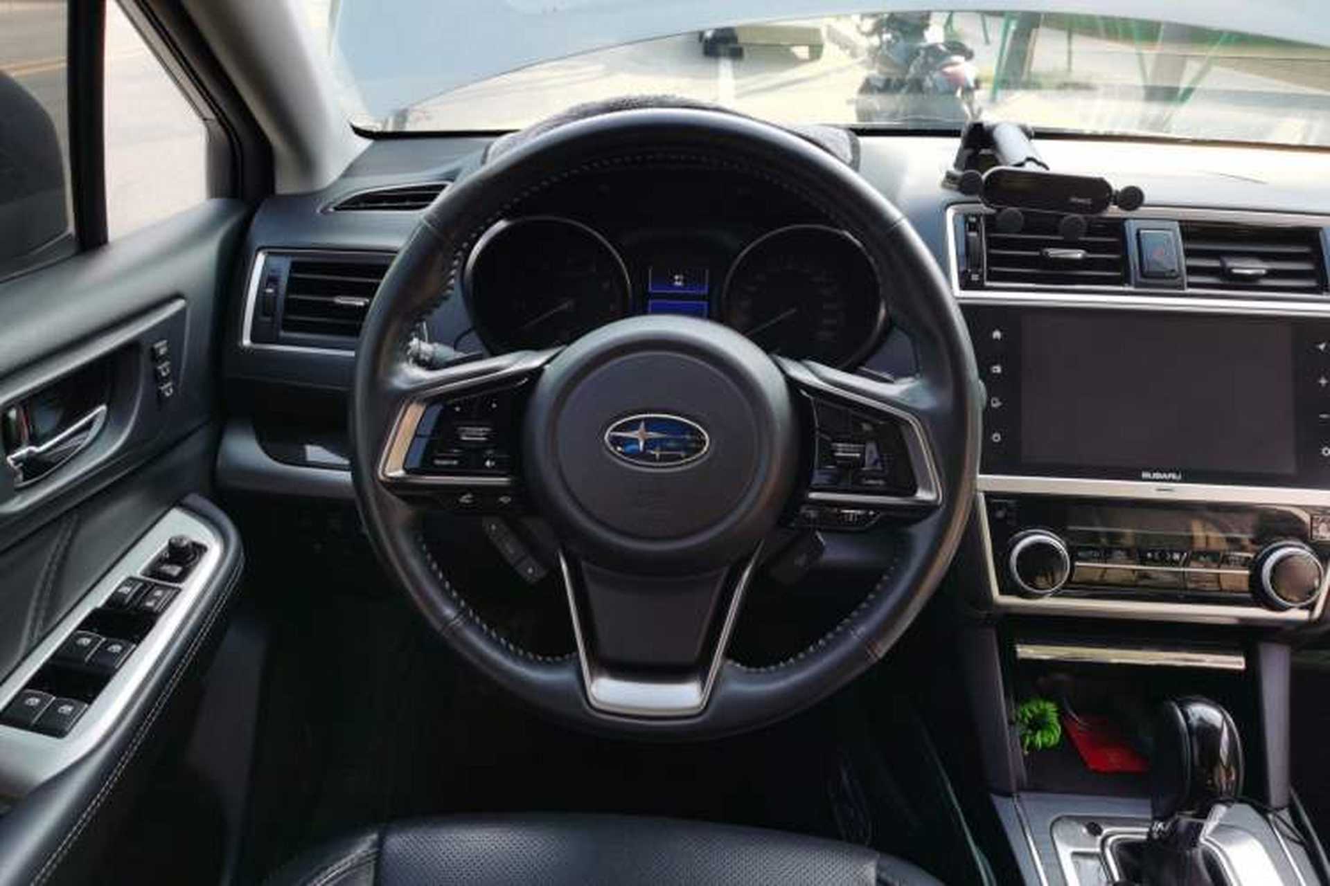 Used Subaru Outback 2019 2.5i Luxury Navigation Edition Steering Wheel