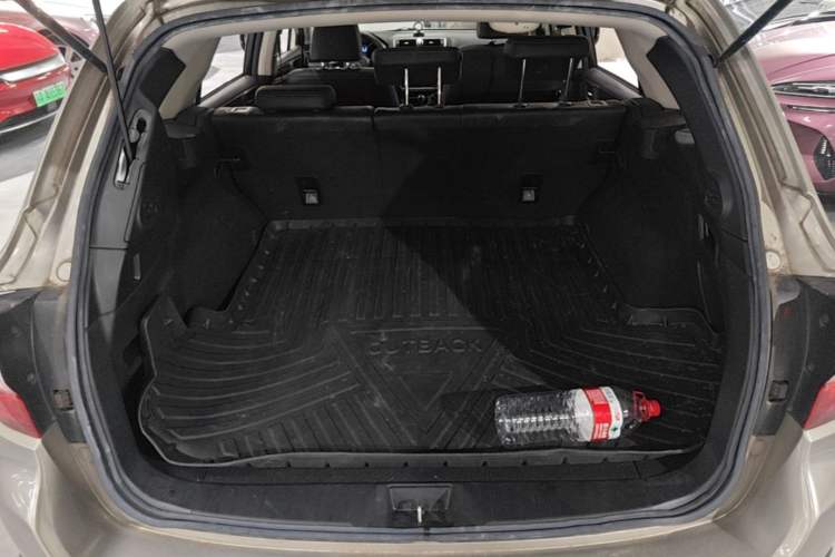 Used Subaru Outback 2019 2.5i Luxury Navigation Edition with EyeSight Trunk