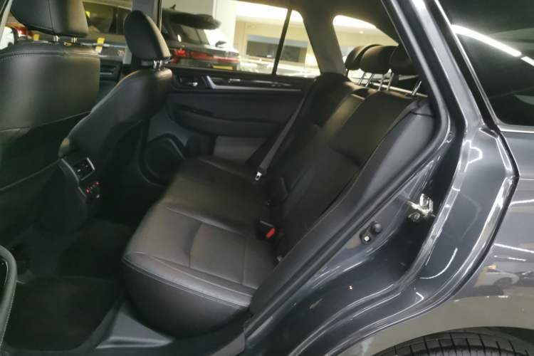 Used Subaru Outback 2019 2.5i Sport Navigation Edition with EyeSight Interior 4
