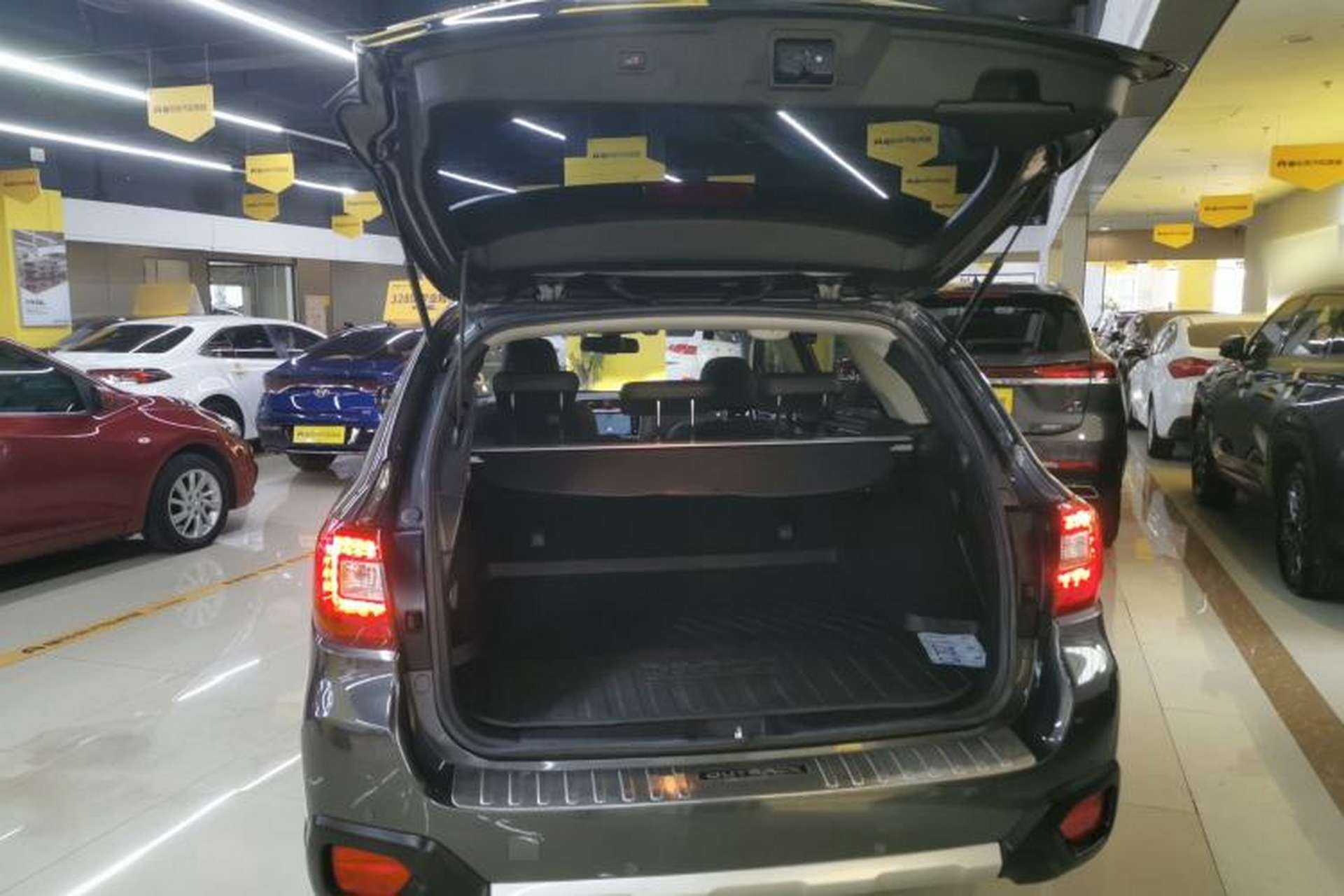 Used Subaru Outback 2019 2.5i Sport Navigation Edition with EyeSight Trunk