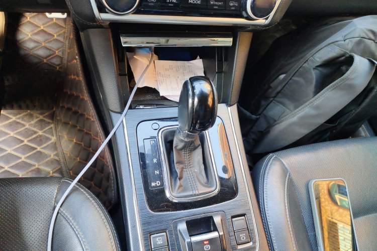 Used Subaru Outback 2019 2.5i Sport Navigation Edition with EyeSight Gear Lever