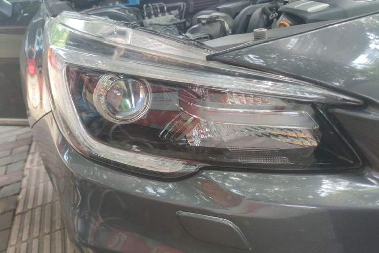 Used Subaru Outback 2019 2.5i Sport Navigation Edition with EyeSight Right Front Headlight