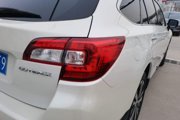 Used Subaru Outback 2019 2.5i Sport Navigation Edition with EyeSight Right Rear Taillight
