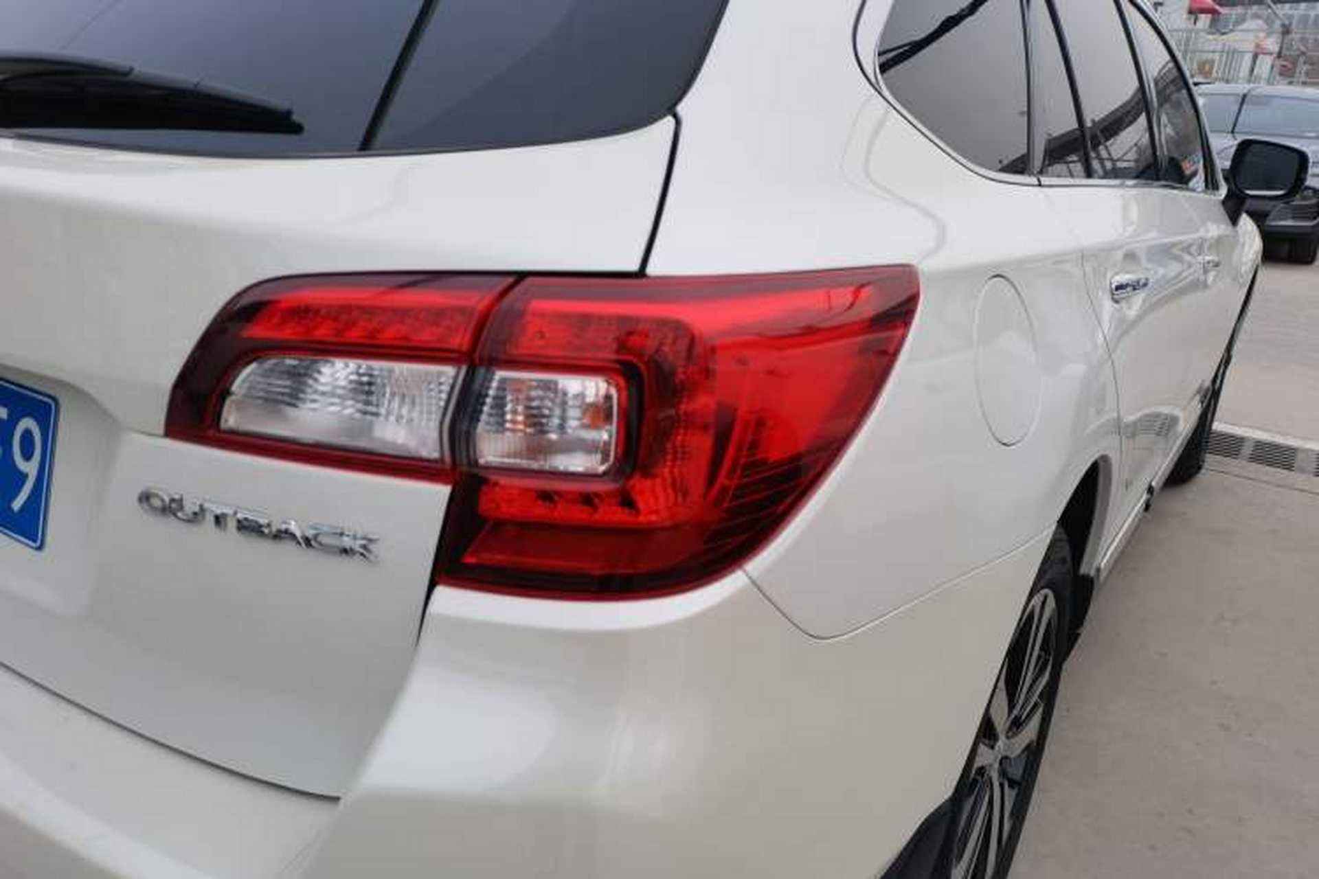 Used Subaru Outback 2019 2.5i Sport Navigation Edition with EyeSight Right Rear Taillight