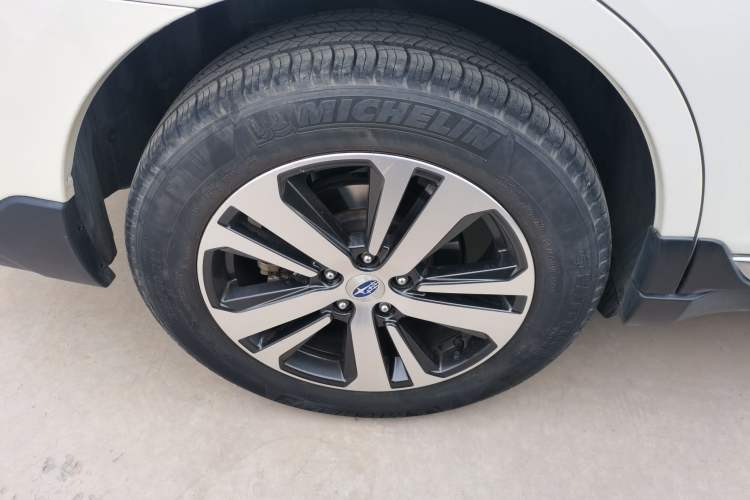 Used Subaru Outback 2019 2.5i Sport Navigation Edition with EyeSight Right Rear Wheel Hub