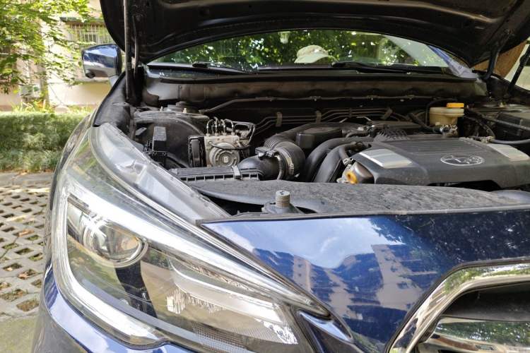 Used Subaru Outback 2020 2.5i Sport Navigation Edition with EyeSight Engine Bay Right