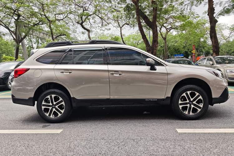 Used Subaru Outback 2020 2.5i Classic Edition Exterior 2