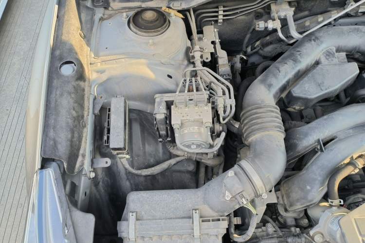 Used Subaru Outback 2020 2.5i Sport Navigation Edition with EyeSight Engine Bay Right