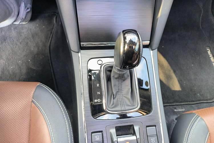 Used Subaru Outback 2020 2.5i Sport Navigation Edition with EyeSight Gear Lever