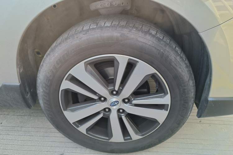 Used Subaru Outback 2020 2.5i Sport Navigation Edition with EyeSight Right Front Wheel Hub