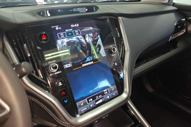 Used Subaru Outback 2021 2.5i Flagship Edition EyeSight Audio And AC Panel