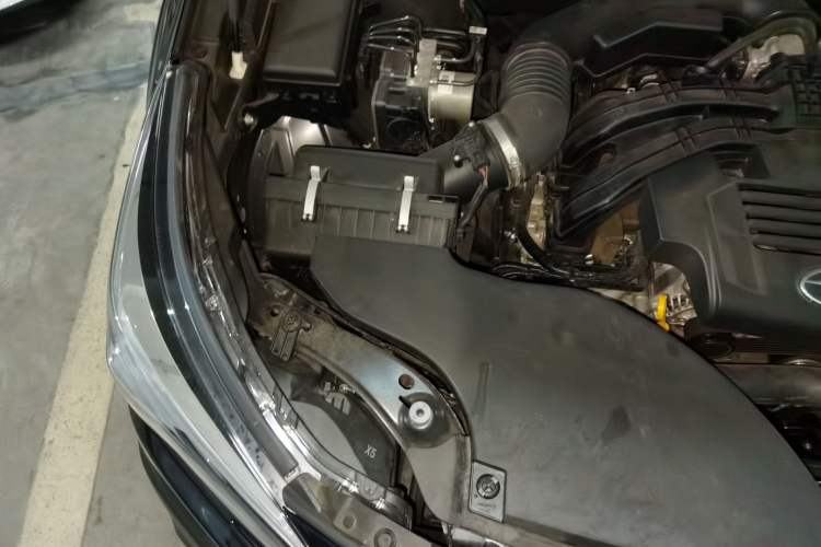 Used Subaru Outback 2021 2.5i Flagship Edition EyeSight Engine Bay Right
